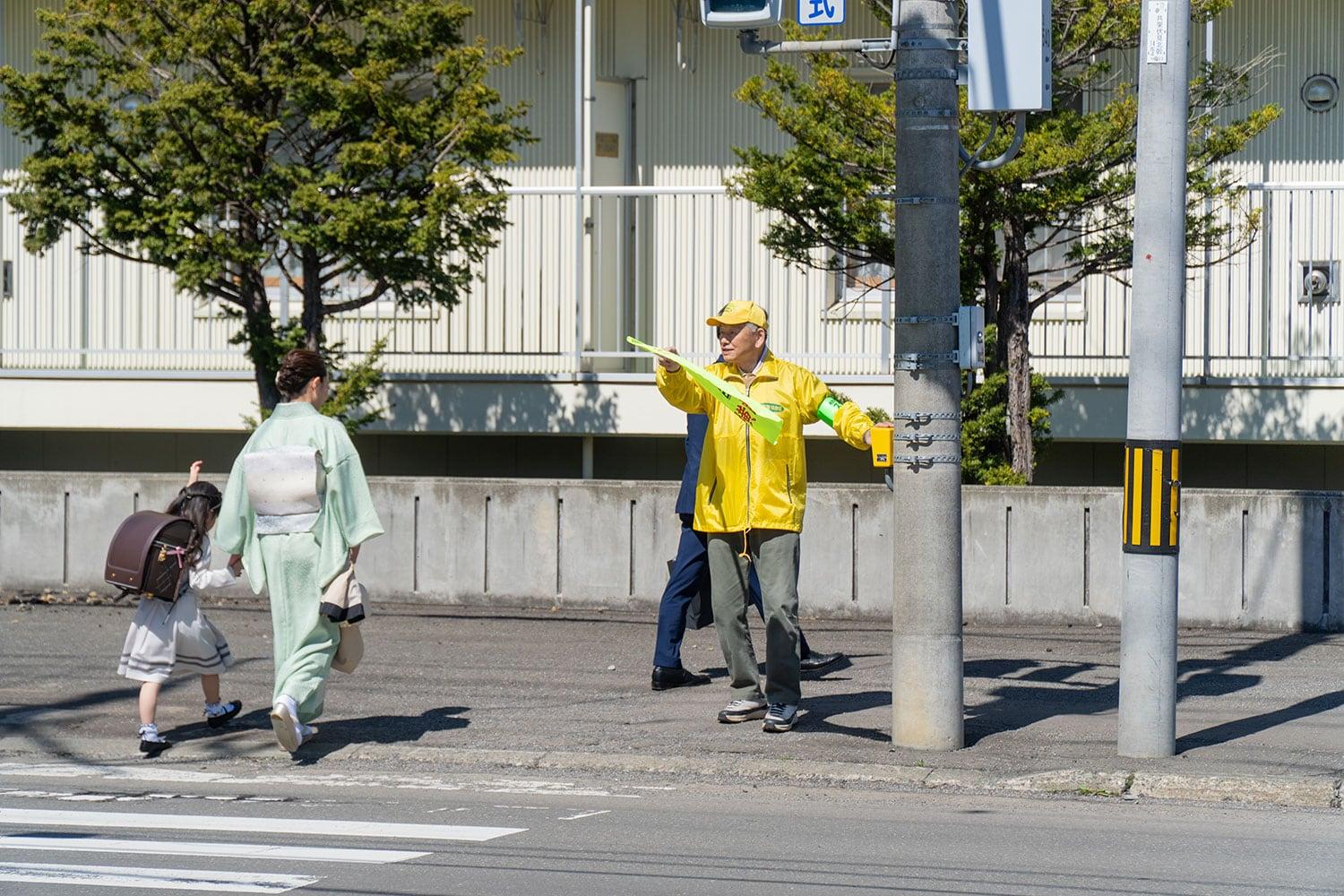 2026.4.8 防犯部 新1年生の登校時 交通安全パトロールを実施しました