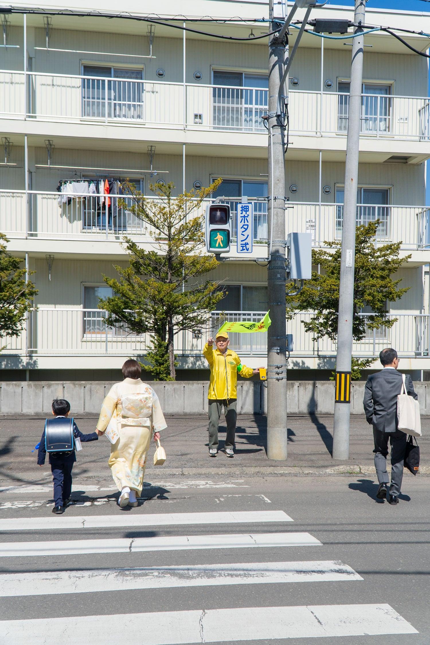 2026.4.8 防犯部 新1年生の登校時 交通安全パトロールを実施しました